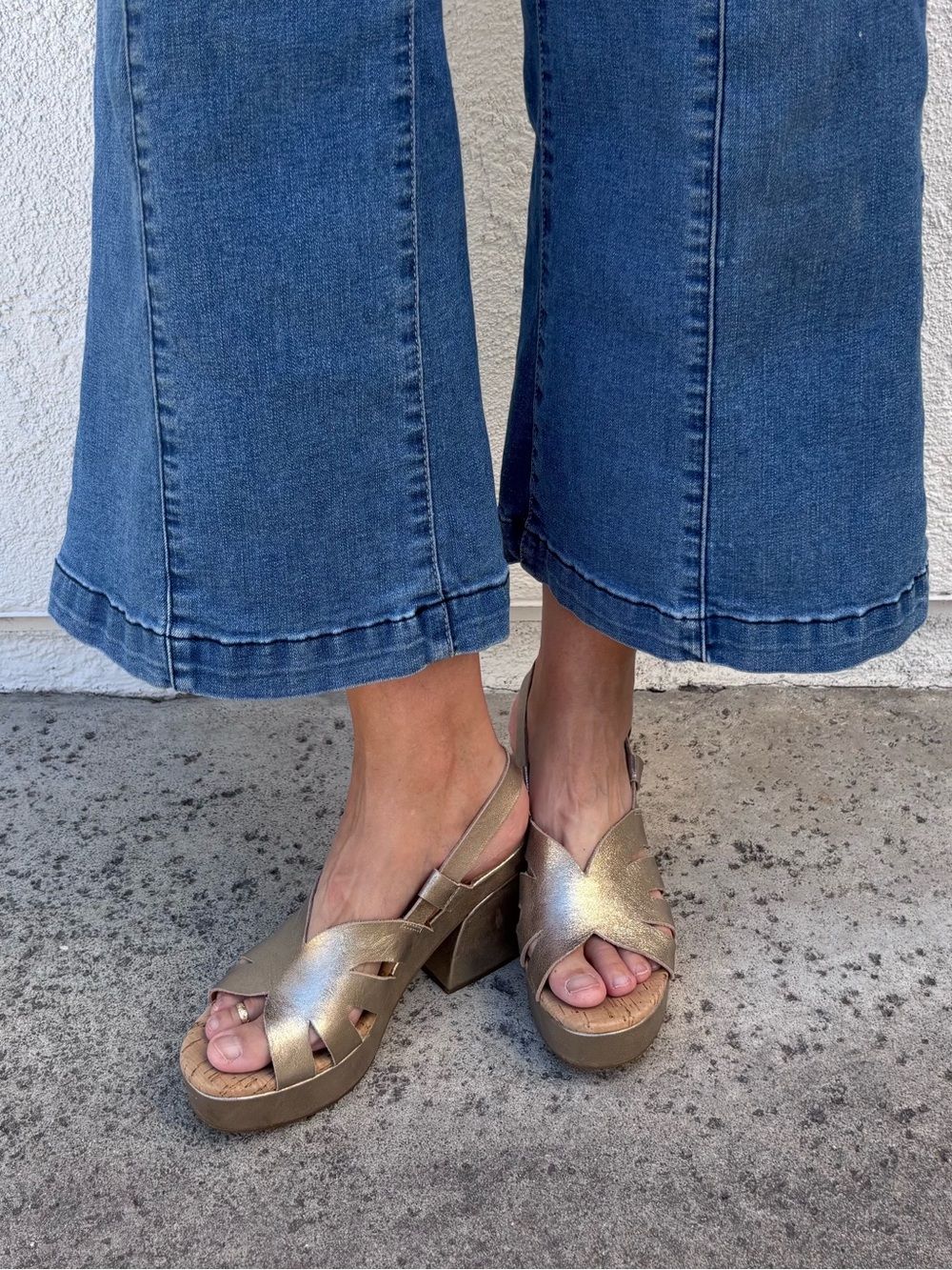 Kork-Ease Metallic gold Strappy Platform Sandals Size 8 - Picture 3 of 12